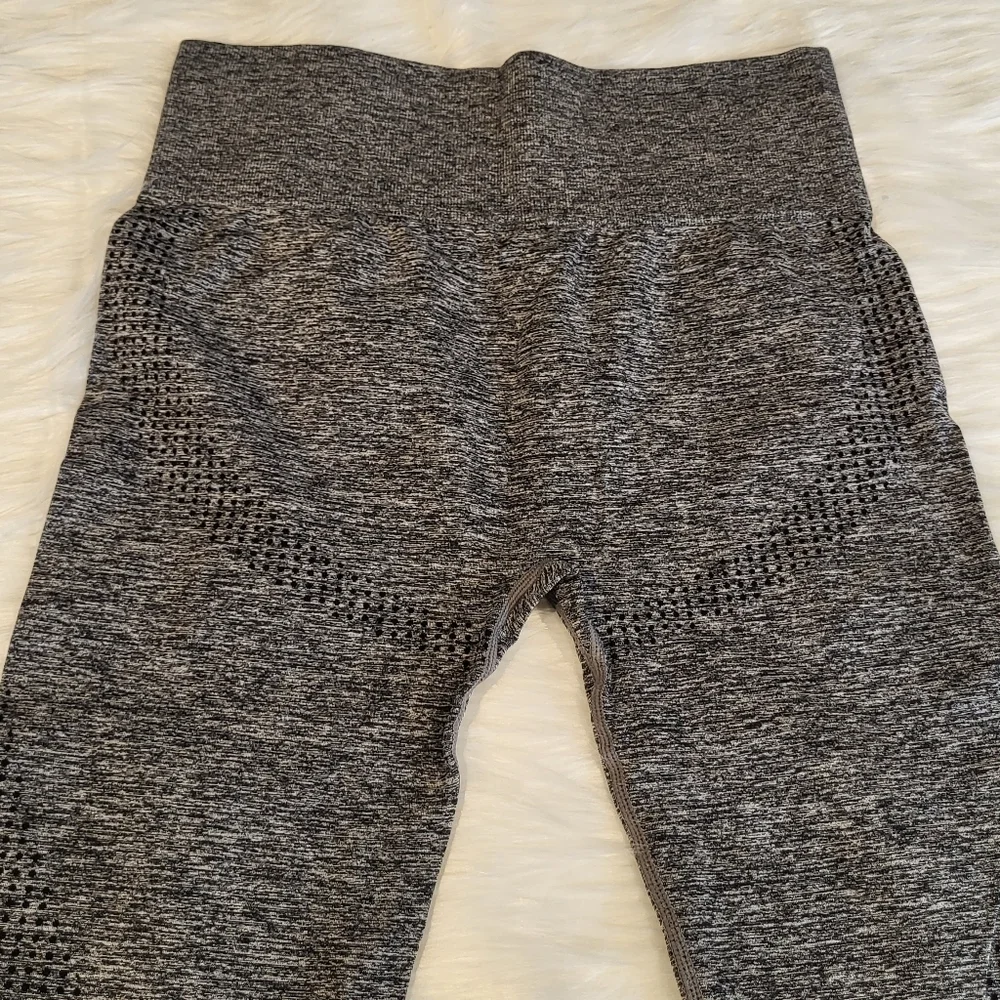 Mono B Gray Compression Leggings - Picture 2 of 8